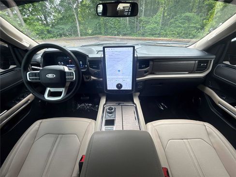 Used 2024 Ford Expedition Limited RWD image 13