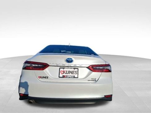 Used 2022 Toyota Camry XLE w/ Cold Weather Package image 9