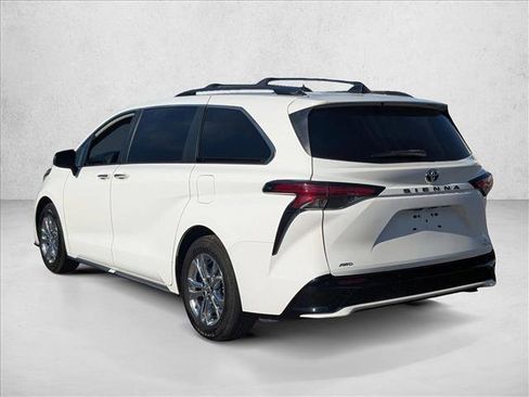 Used 2023 Toyota Sienna XSE image 8