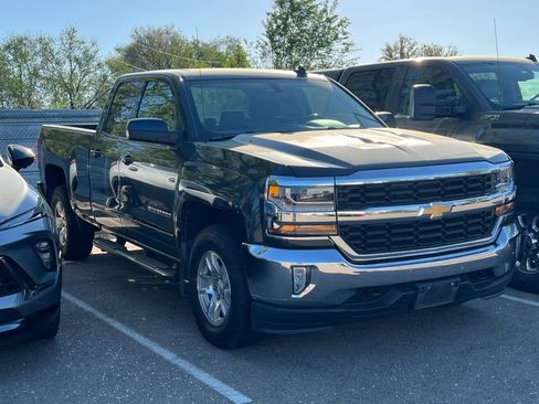 Used 2018 Chevrolet Silverado 1500 LT w/ All Star Edition AWD/4WD image 2
