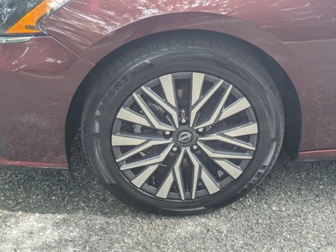 Used 2024 Nissan Altima 2.5 SV FWD image 10