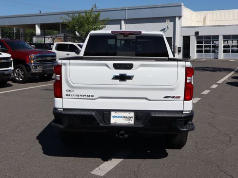 Used 2022 Chevrolet Silverado 1500 ZR2 w/ Technology Package AWD/4WD image 9
