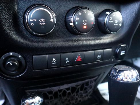 Used 2015 Jeep Wrangler Unlimited Sahara w/ Connectivity Group image 52