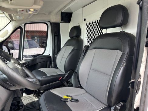 Used 2023 RAM ProMaster 2500 w/ Driver Convenience Group FWD image 30