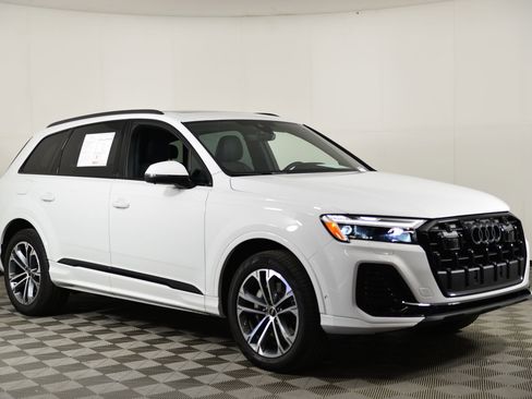 Used 2025 Audi Q7 2.0T Premium w/ Convenience Plus Package image 6