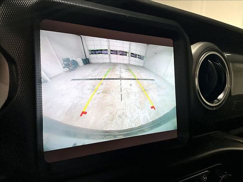 Used 2022 Jeep Wrangler Unlimited Sahara w/ Cold Weather Group image 29