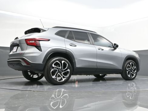 Used 2025 Chevrolet Trax RS w/ Driver Confidence Package image 38