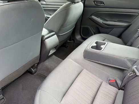 Used 2024 Nissan Altima 2.5 SV FWD image 12