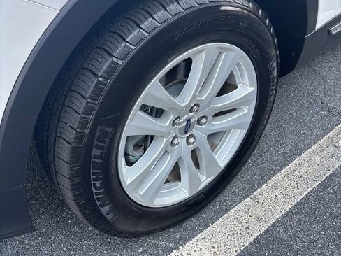 Used 2018 Ford Explorer XLT w/ Equipment Group 202A AWD/4WD image 5