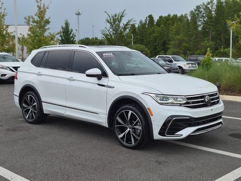 Used 2023 Volkswagen Tiguan SEL R-Line AWD/4WD image 3