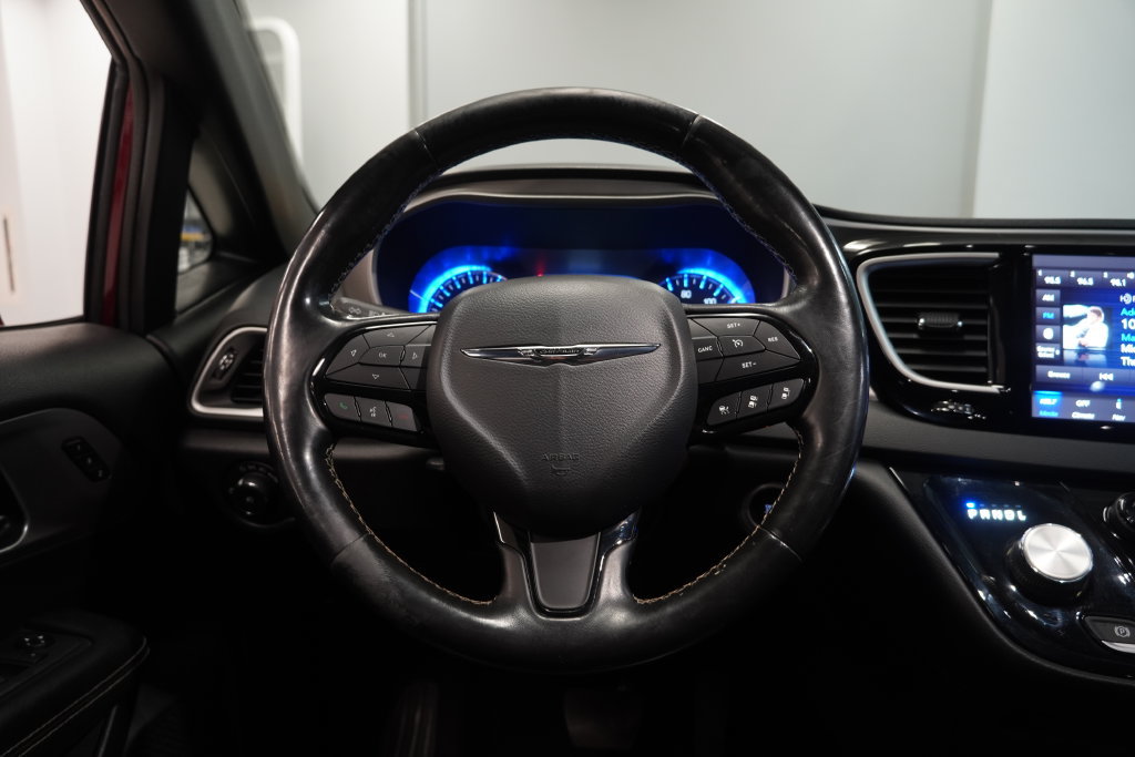 Used 2020 Chrysler Pacifica Touring-L AWD/4WD image 18