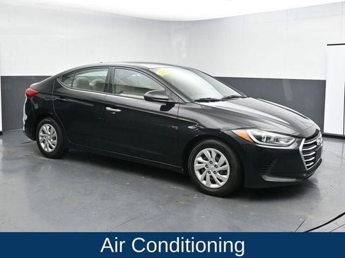 Used 2017 Hyundai Elantra SE image 3