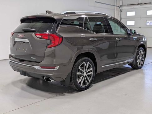 Used 2020 GMC Terrain Denali w/ Denali Premium Package AWD/4WD image 8