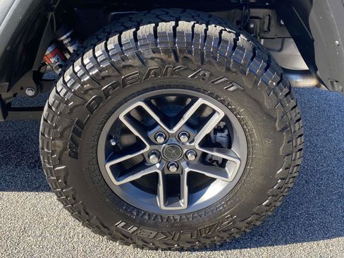 Certified 2025 Jeep Gladiator Mojave w/ Safety Group image 15