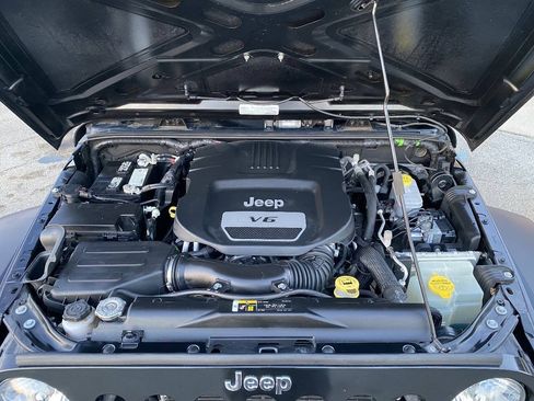 Used 2018 Jeep Wrangler Unlimited Sport S AWD/4WD image 14