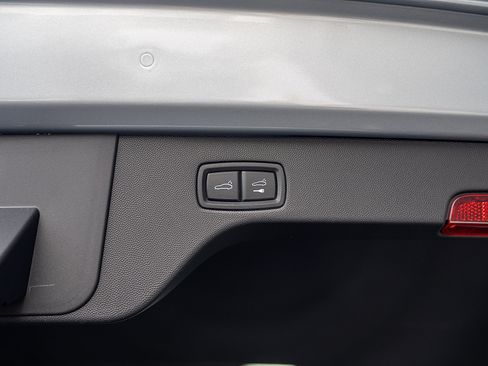 Certified 2025 Porsche Macan Electric image 22