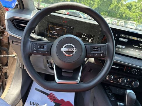 Used 2025 Nissan Kicks SV FWD image 15