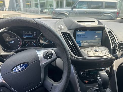 Used 2016 Ford Escape SE w/ Equipment Group 201A AWD/4WD image 3