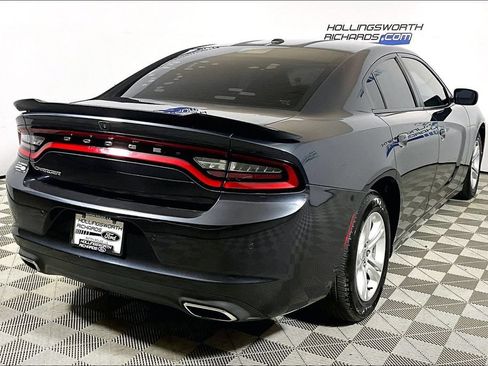 Used 2019 Dodge Charger SXT RWD image 9