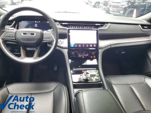Used 2025 Jeep Grand Cherokee Limited RWD image 15