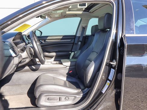 Used 2020 Honda Accord Touring image 7