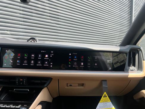 New 2025 Porsche Cayenne Coupe image 22