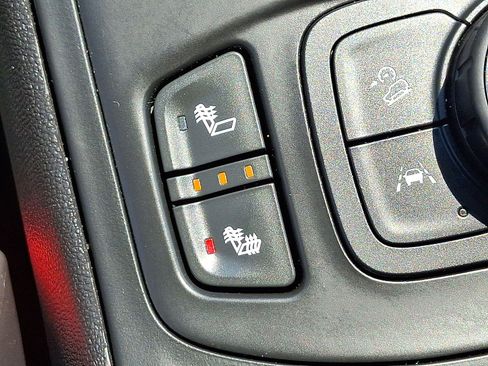 Used 2024 GMC Terrain SLE w/ Driver Convenience Package FWD image 19