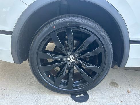 Used 2021 Volkswagen Tiguan SE R-Line image 27