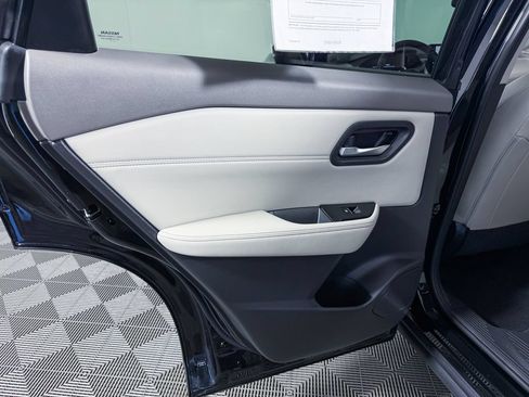 Certified 2024 Nissan Rogue SL FWD image 42