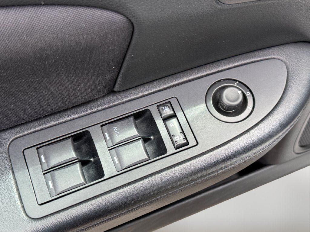 Used 2014 Chrysler 200 Touring FWD image 22