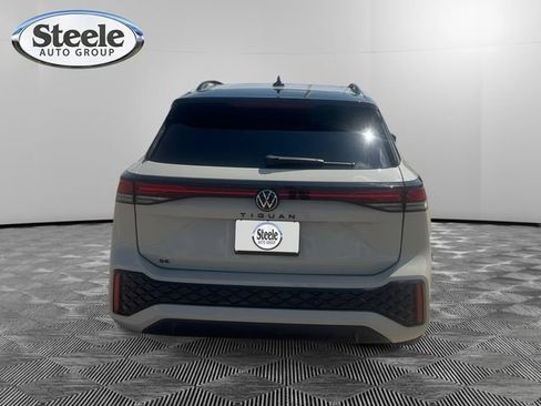 Used 2025 Volkswagen Tiguan SE R-Line FWD image 4