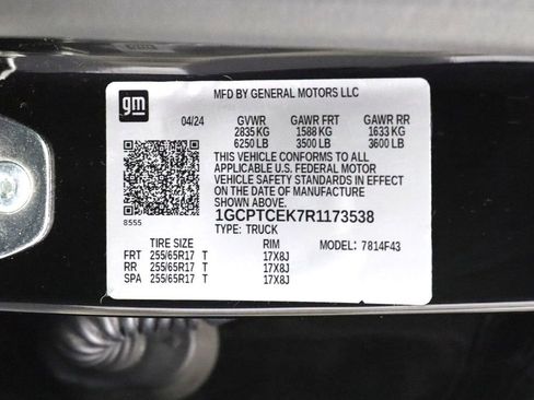 Used 2024 Chevrolet Colorado LT w/ LT Convenience Package II image 27