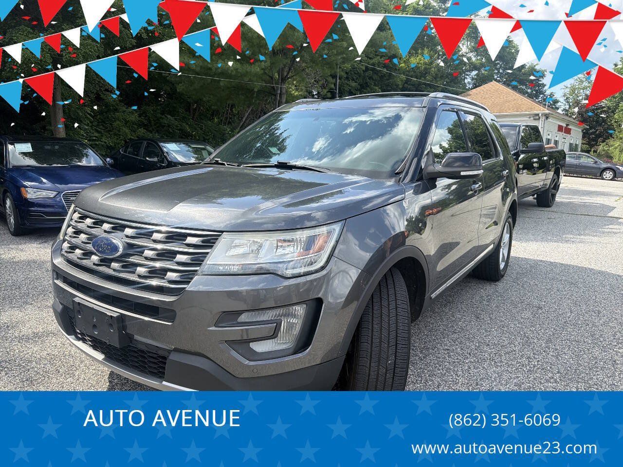 Used 2017 Ford Explorer XLT w/ Equipment Group 202A AWD/4WD image 1