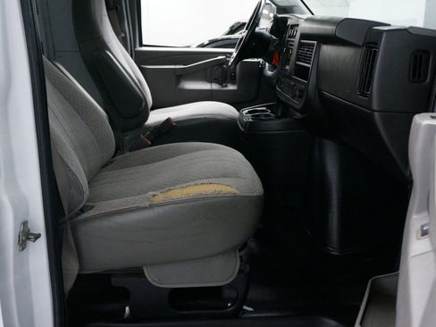 Used 2019 GMC Savana 2500 Extended Van 3D w/ Driver Convenience Package image 24