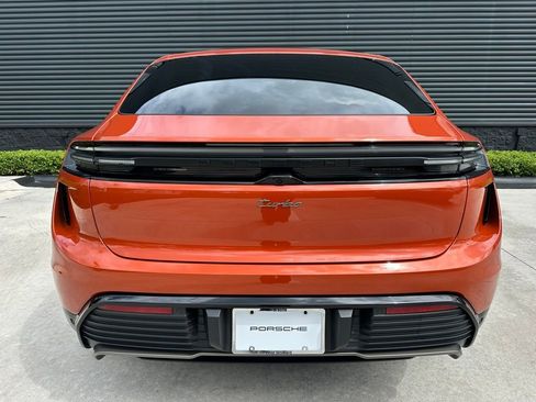 Certified 2025 Porsche Macan Turbo Electric AWD/4WD image 12