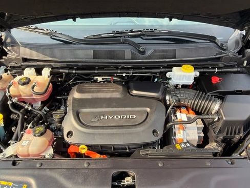 Used 2023 Chrysler Pacifica Limited FWD image 29