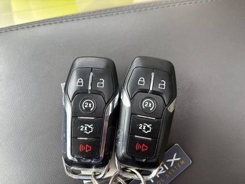 Used 2016 Lincoln MKX Reserve w/ Equipment Group 102A AWD/4WD image 23