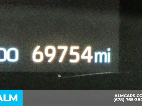 Used 2022 Toyota Sienna XSE image 42