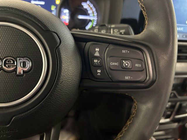 Used 2024 Jeep Wrangler Unlimited AWD/4WD image 25