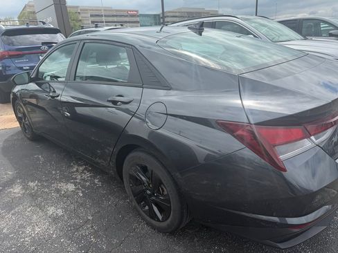 Used 2021 Hyundai Elantra SEL FWD image 4