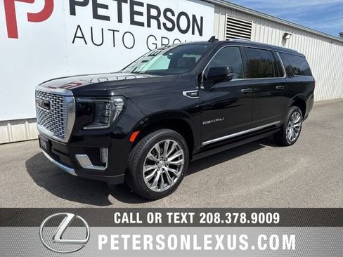 Used 2021 GMC Yukon XL Denali w/ Denali Premium Package AWD/4WD image 8