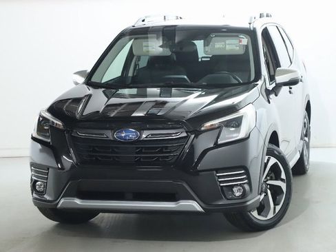 Used 2023 Subaru Forester Touring image 3