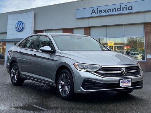 Certified 2024 Volkswagen Jetta SE w/ Panoramic Sunroof Package image 1