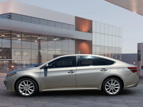 Used 2013 Toyota Avalon Limited FWD image 5