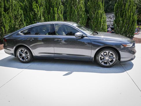 Used 2024 Honda Accord EX-L image 11