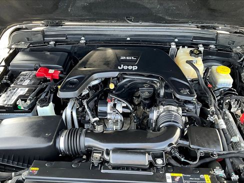 Used 2021 Jeep Wrangler Unlimited Rubicon w/ Cold Weather Group image 32