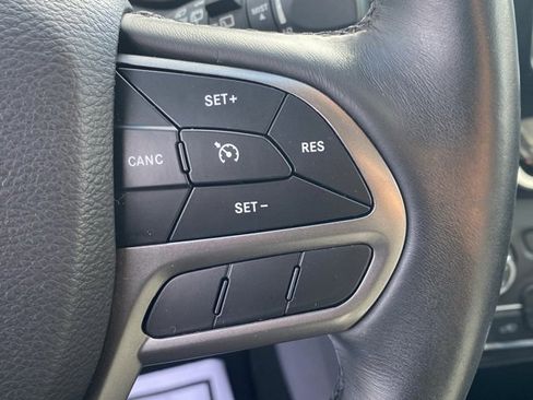 Used 2019 Jeep Cherokee Limited w/ Luxury Group image 19