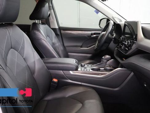 Certified 2024 Toyota Highlander Platinum AWD/4WD image 27
