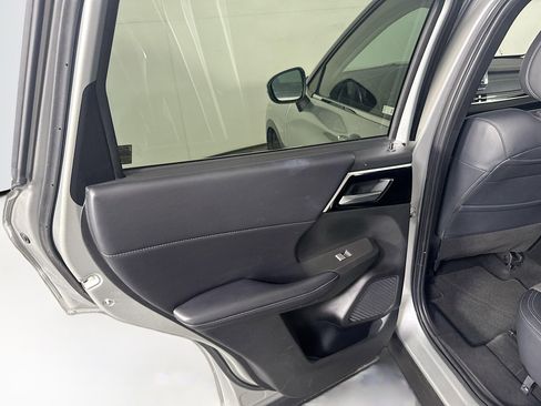 Used 2024 Mitsubishi Outlander SE image 25