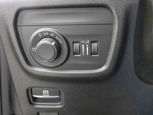 Used 2023 Jeep Grand Cherokee Altitude image 33